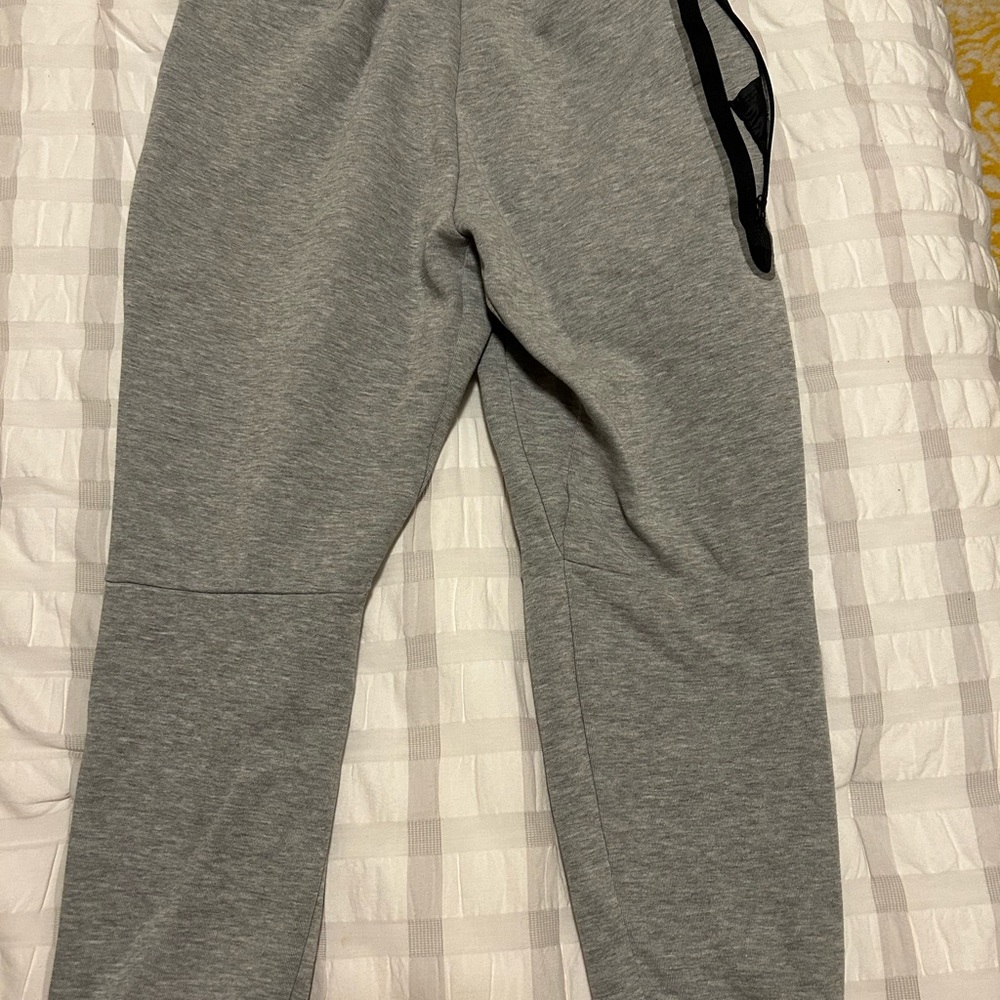 Nike Tech pant’s excellent condition